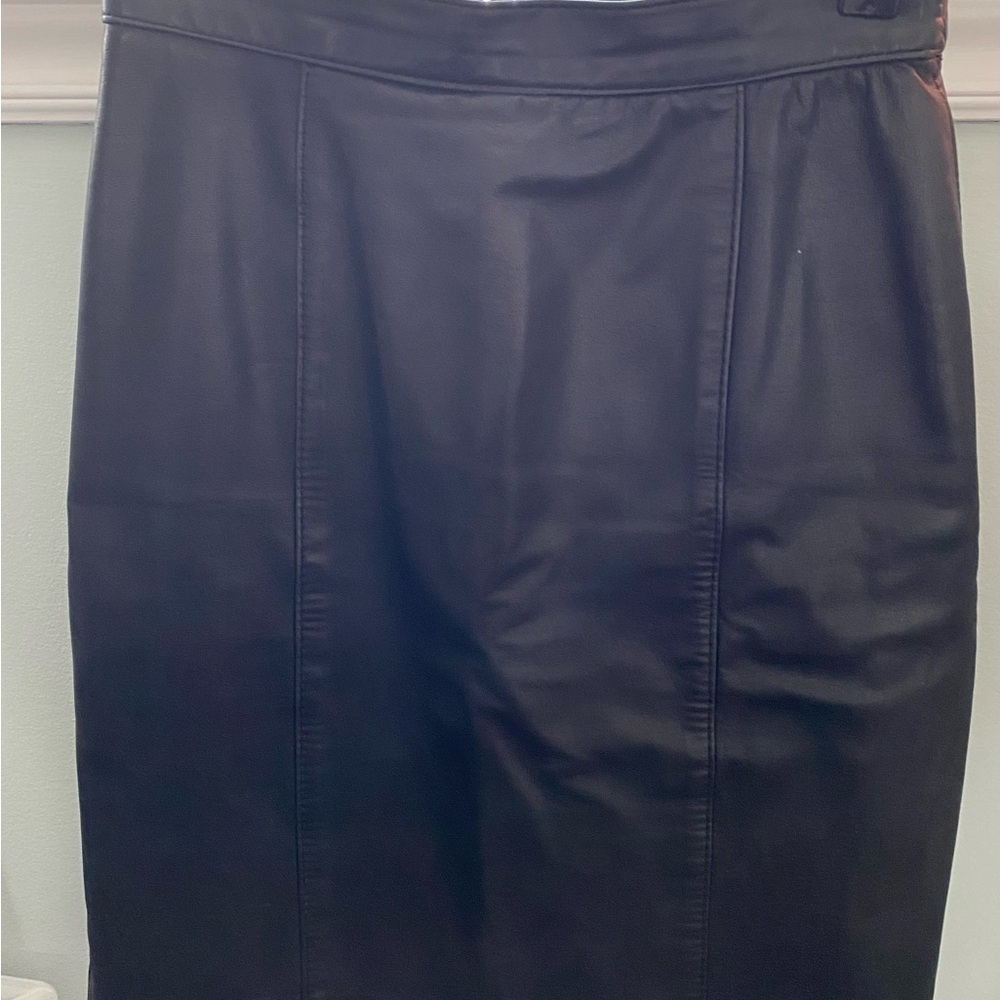 Elegant Black Leather Women's Skirt